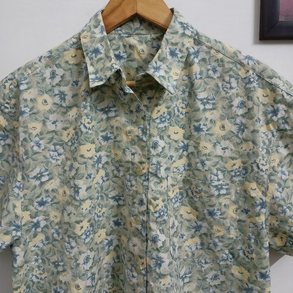 Flower print light colour shirt for womens - Picture 2 of 4